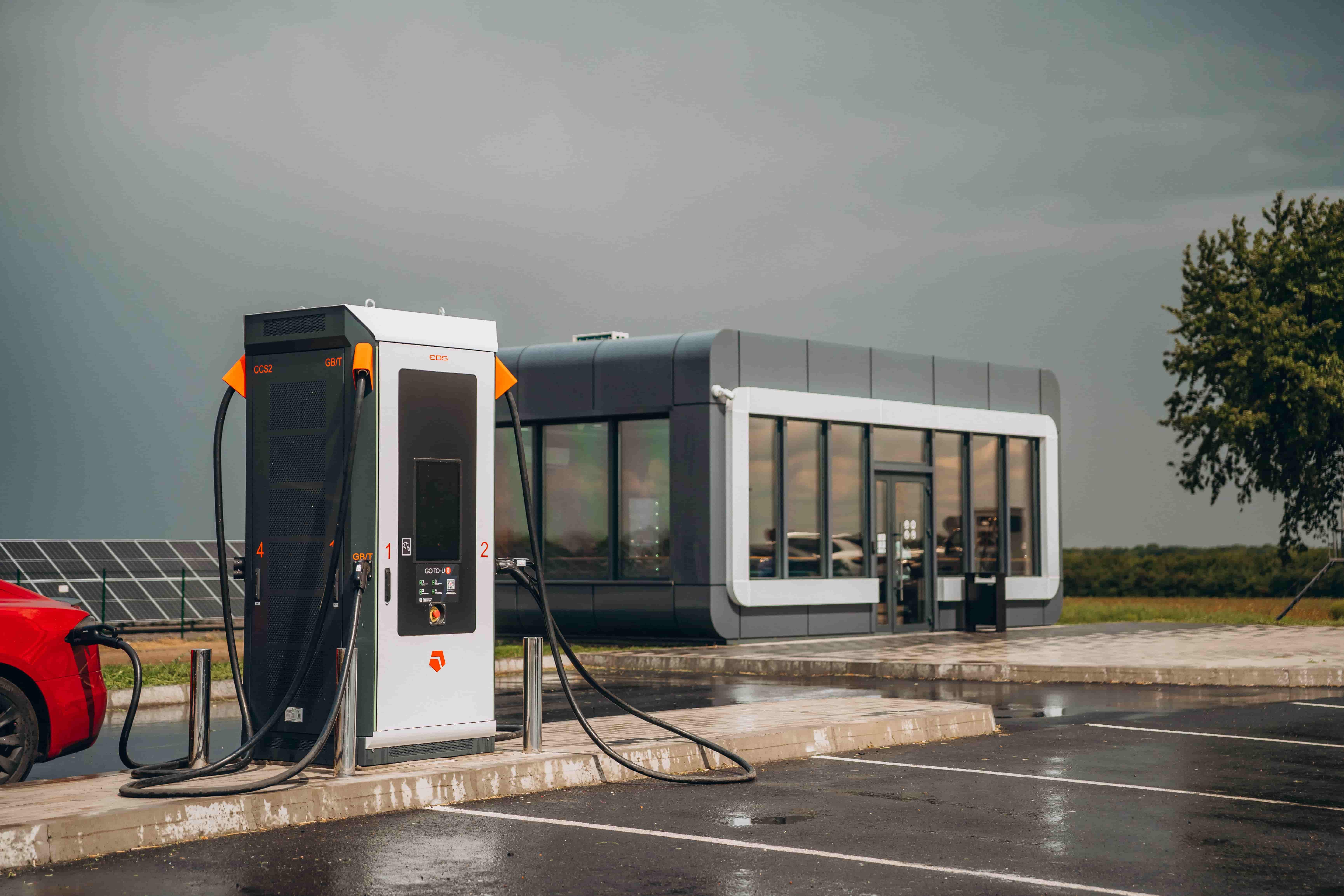 EDS CHARGERS Q360 кВт. Зарядний хаб у місті Умані.