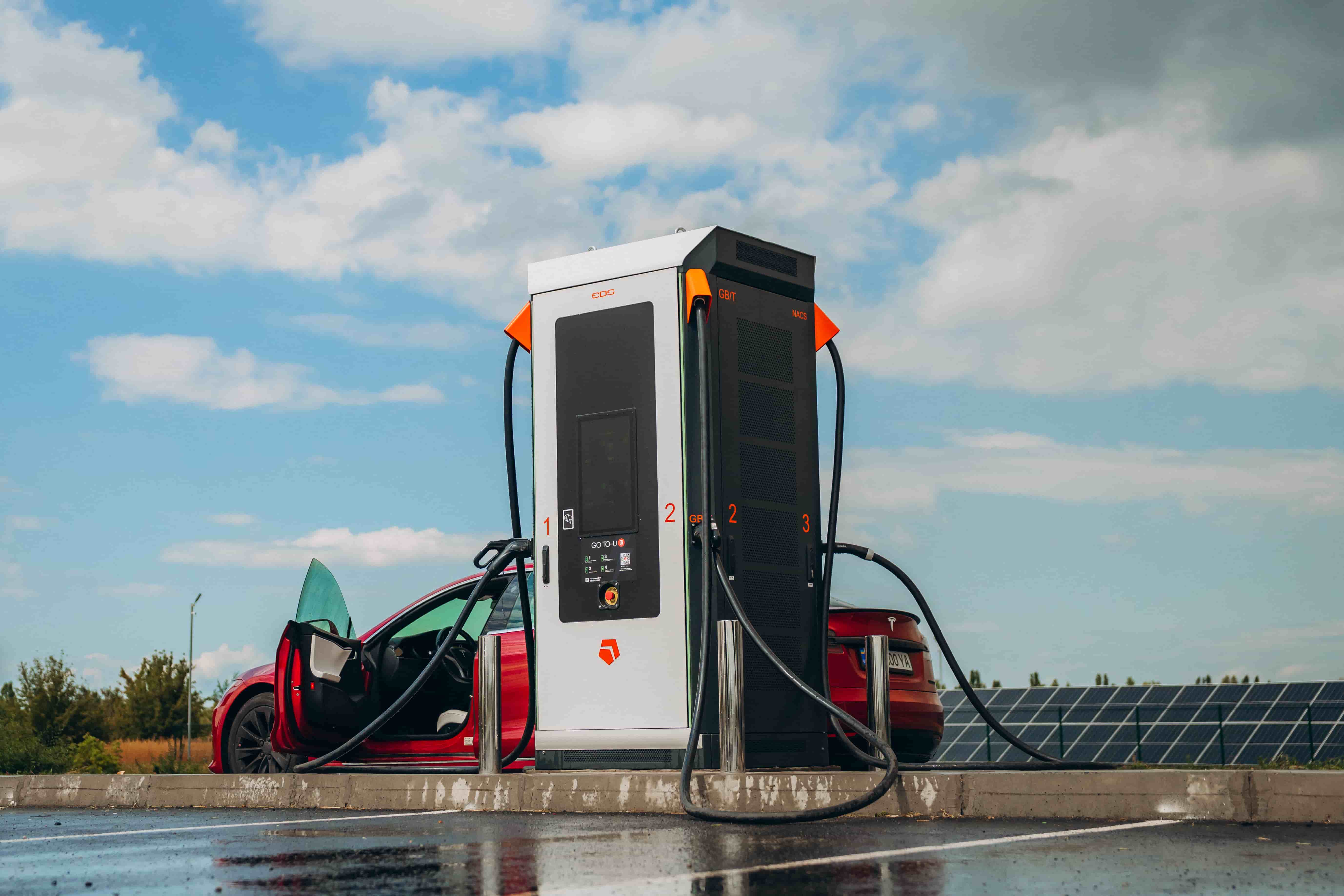 EDS CHARGERS: як український енергетичний гігант будує високопотужну інфраструктуру e-mobility