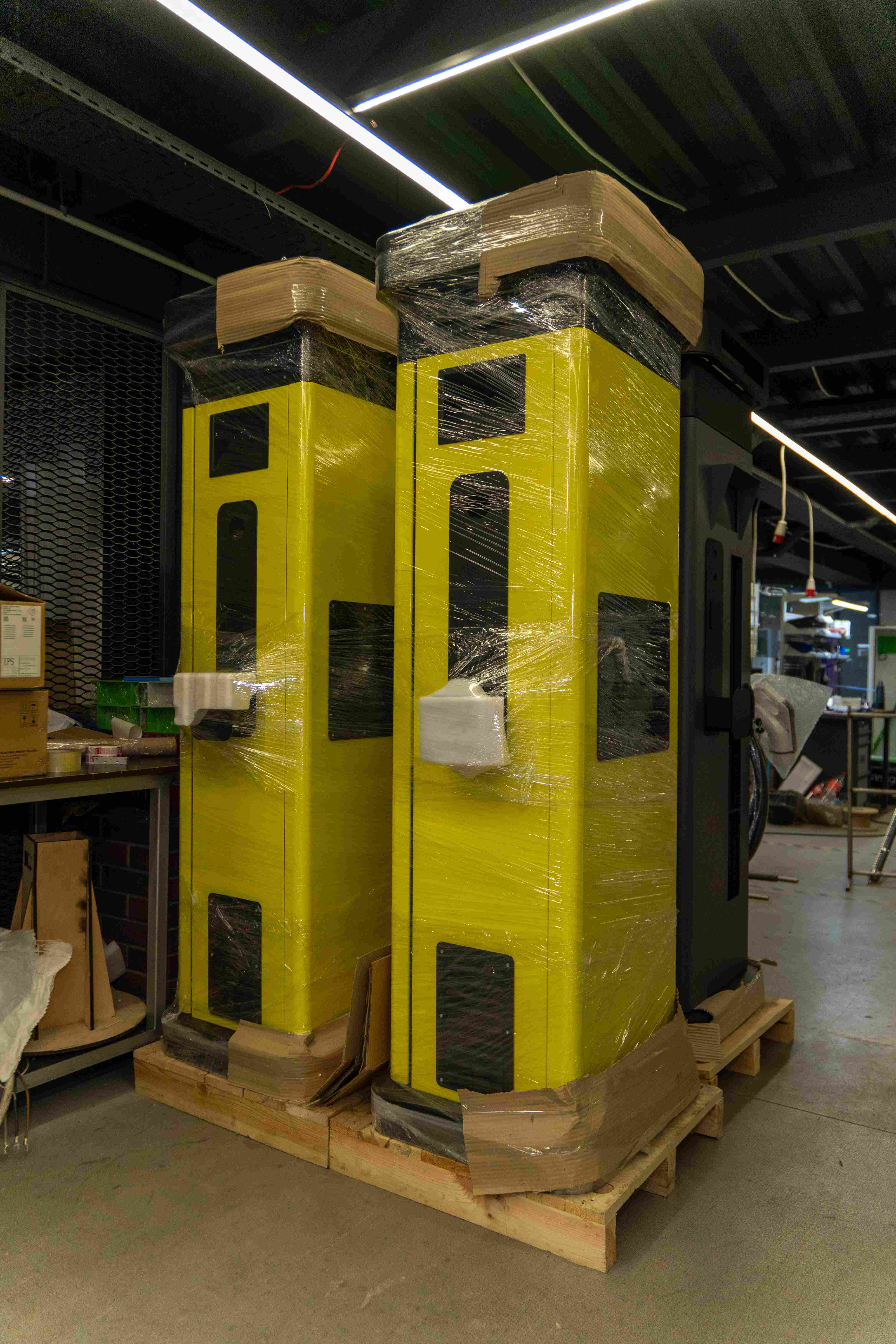 Зарядка двох електромобілів одночасно