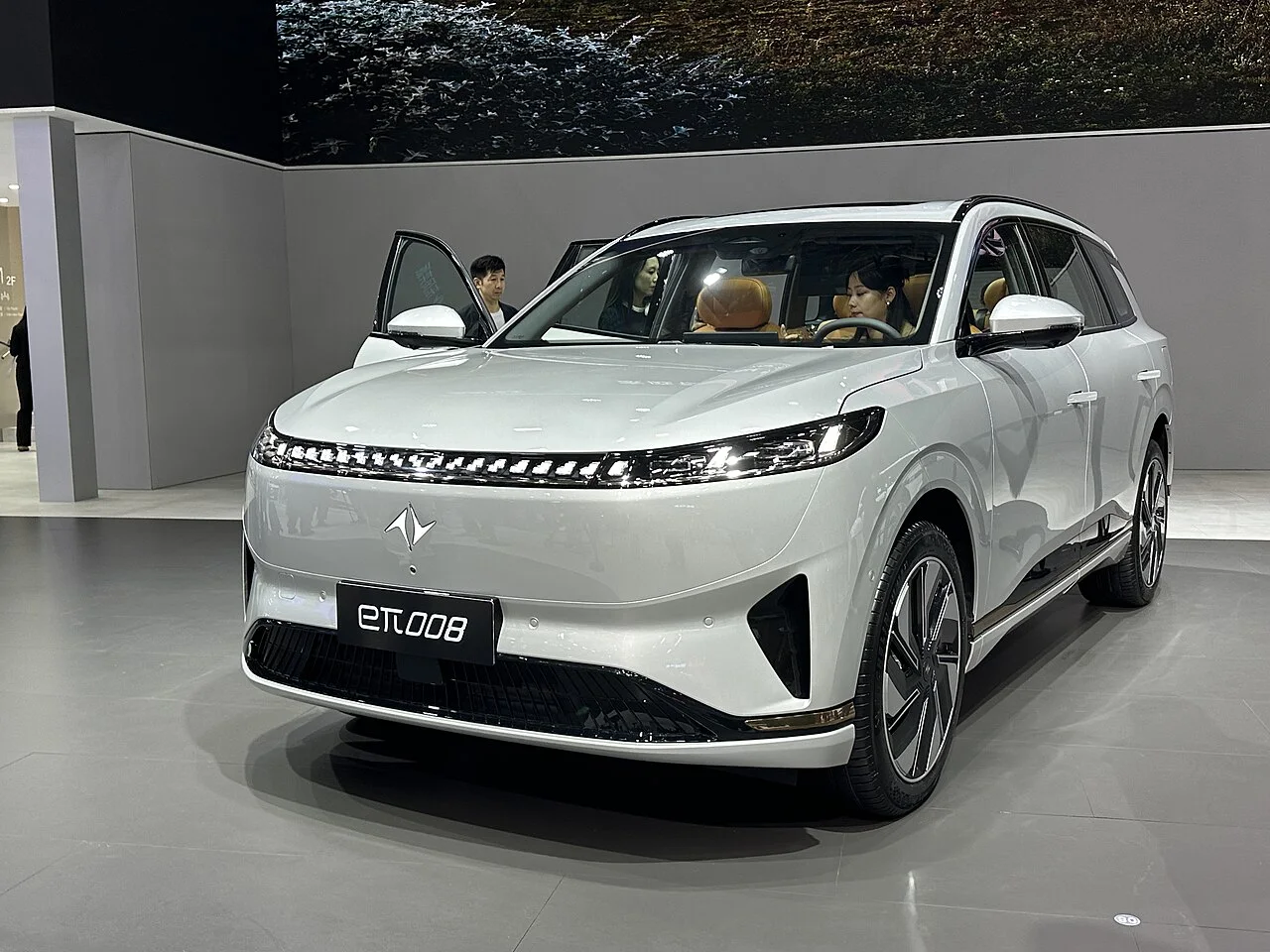 Dongfeng eπ008, виставка Auto Guangzhou 2024