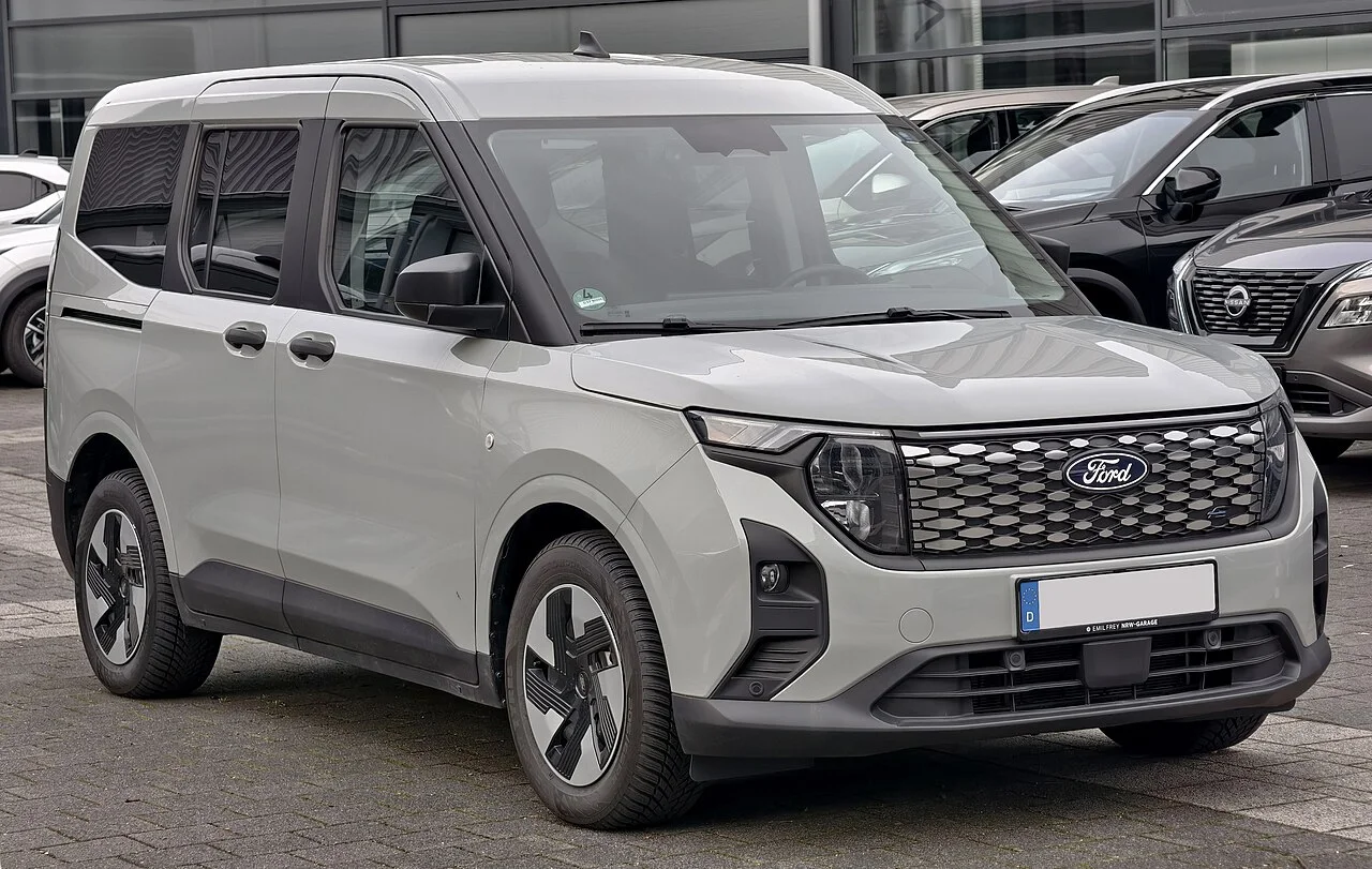 Ford E-Tourneo Courier