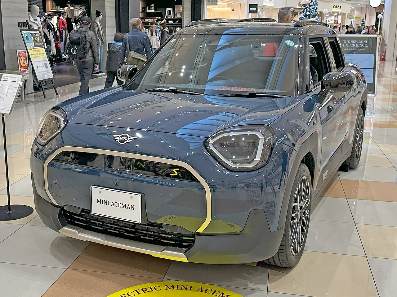 MINI Aceman SE, J05